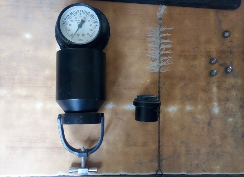 rapid moisture meter along with balls.jpg