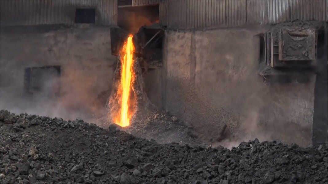 Slag depositing in pit.jpg