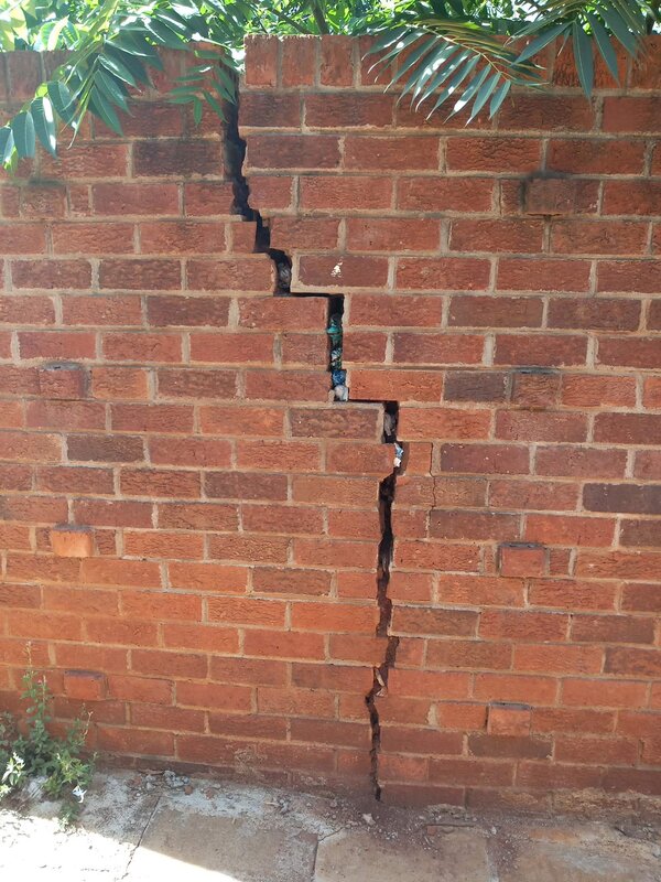 Crack on wall.jpg